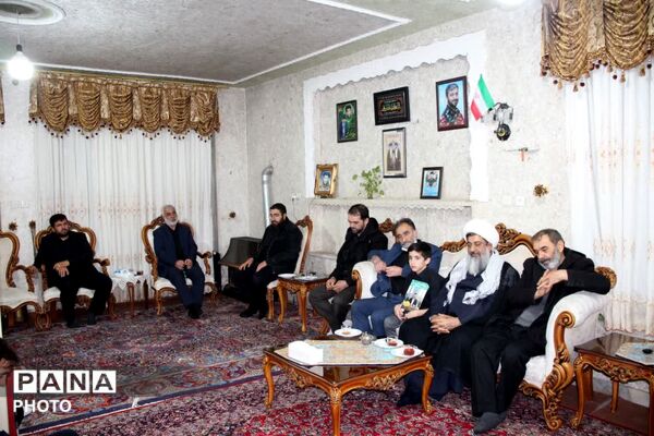 تجلیل از استقامت و ولایت‌مداری خانواده شهدای کوه‌خیل