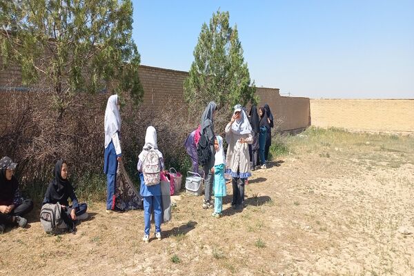 برگزاری اردوی درون مدرسه‌ای در مدرسه شهید معتمدی گزکوه