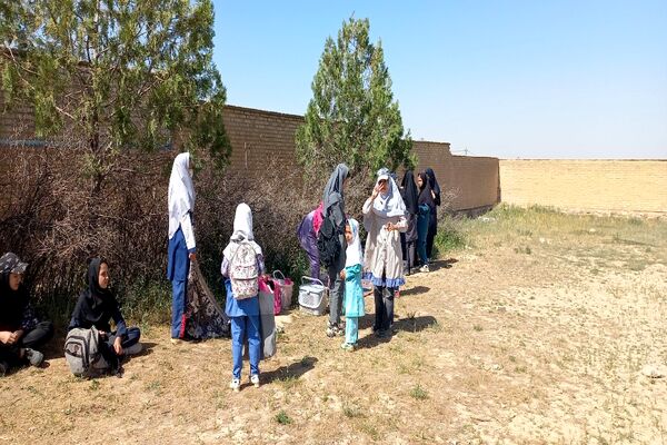 برگزاری اردوی درون مدرسه‌ای در مدرسه شهید معتمدی گزکوه