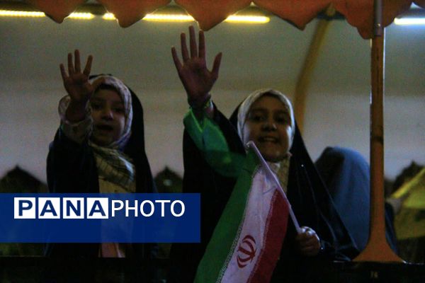 نورافشانی و گلبانگ الله اکبر در یزد، جلوه‌ای از جشن سالگرد پیروزی انقلاب