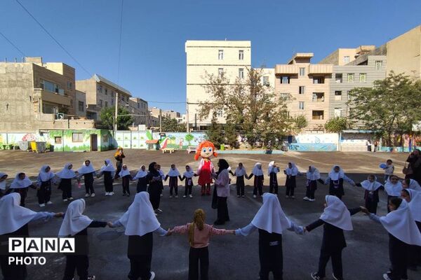 جشن شکوفه‌ها در مدارس هدی و شهید معظم شهرستان قدس با یاد دانش آموزان میناب 