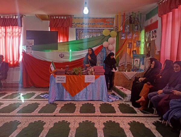 تجلیل از دانش‌آموزان برتر دبیرستان فضیلت