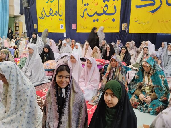 اعتکاف دختران نوجوان در مسجد سیدالشهدا مشهد