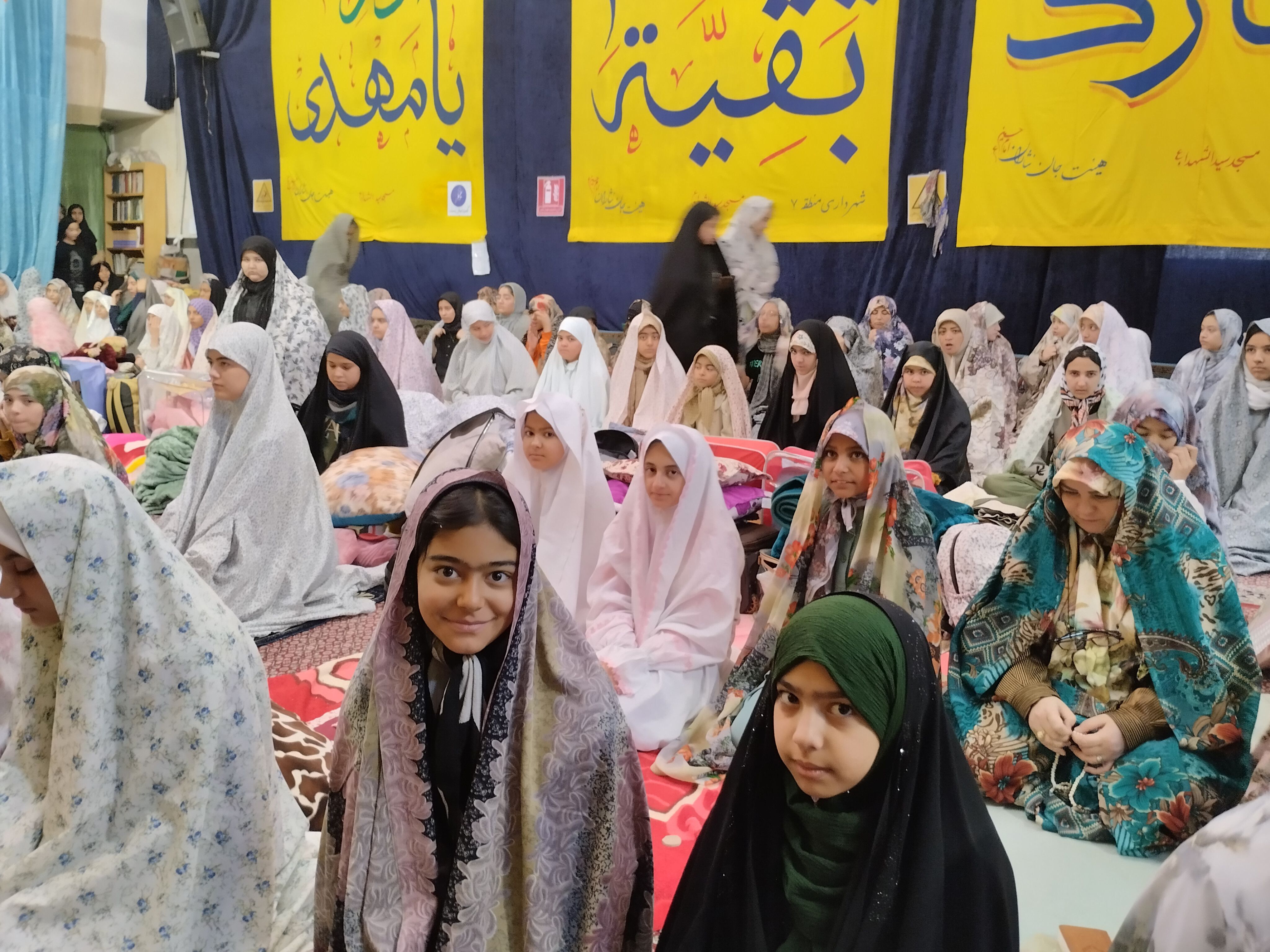 اعتکاف دختران نوجوان در مسجد سیدالشهدا مشهد