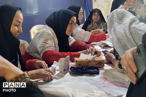 از ایستگاه سلامت تا پیاده‌روی کنار فوتبالیست‌ها