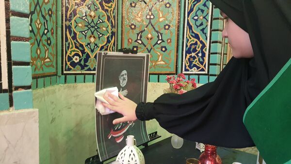 بزرگداشت شهدای خدمت در دبستان دخترانه شاهد تحقیقی ناحیه ۶
