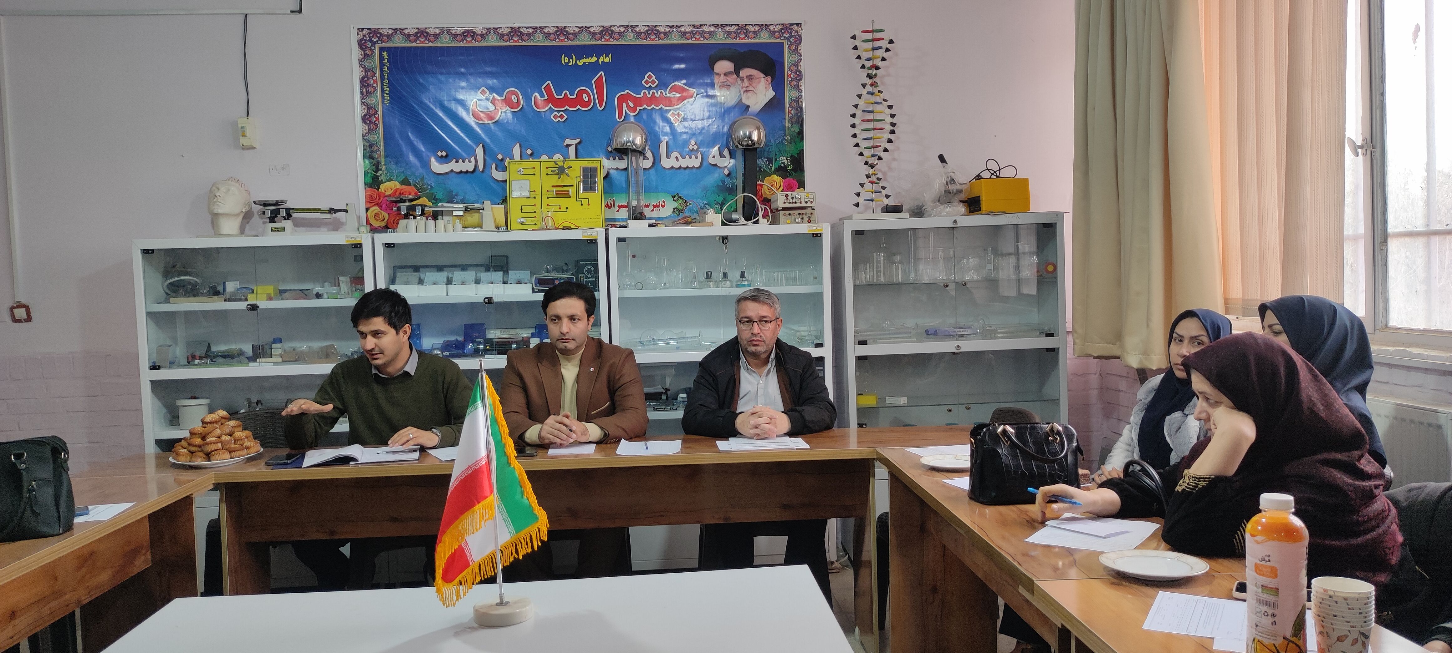 برگزاری کارگاه هدایت تحصیلی پایه نهم در دبیرستان فرزانگان شیروان
