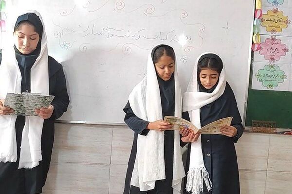 گرامیداشت هفته کتاب و کتابخوانی در مدرسه مریم بهارستان دو