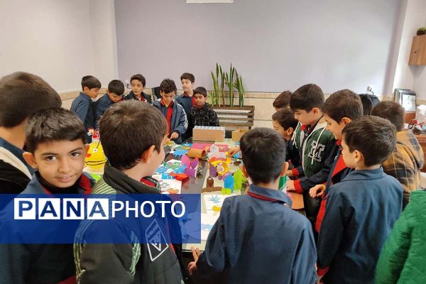 زنگ انقلاب با رونمایی از نمایشگاه دست‌سازه‌ها