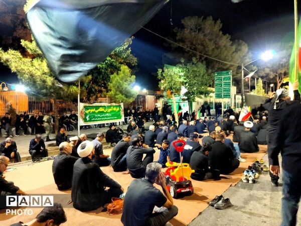 عزاداری شب هفتم محرم در کف خیابان های کاشمر