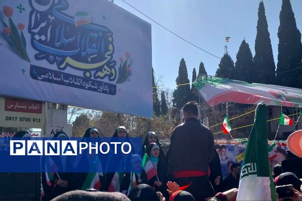 حضور پرشور مردم شیراز در راهپیمایی 22 بهمن، خون تازه در رگ‌های انقلاب 