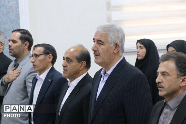 «سپاس معلم» در تبریز؛ آیین تجلیل از معلمان نمونه ناحیه یک با حضور فرماندار 