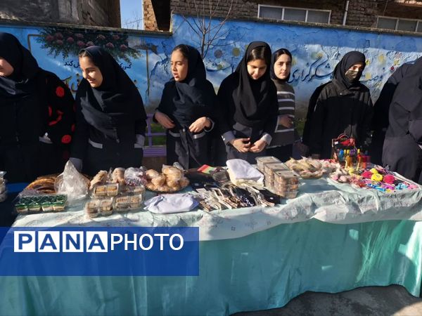 بازارچه کارآفرینی در دبیرستان شاهد ریحانه