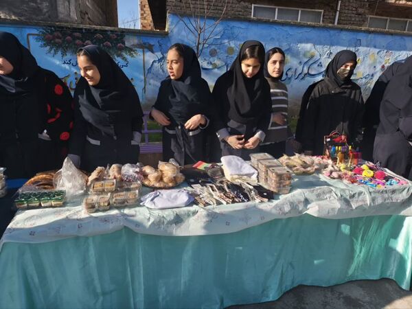 بازارچه کارآفرینی در دبیرستان شاهد ریحانه