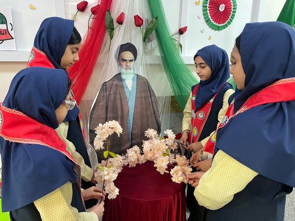 گرامیداشت ایام الله دهه فجر در دبستان آرمینه مصلی نژاد 