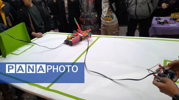برگزاری مسابقات رباتیک در کانون شهدای فرهنگی ملارد