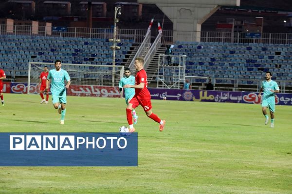 برد شیرین تراکتور در خانه