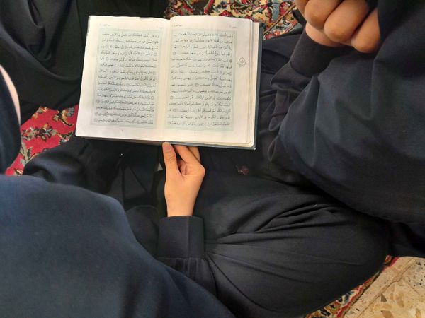  محفل انس با قرآن کریم در دبیرستان مادرمهربان