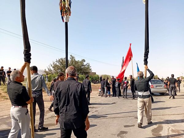 مراسم سینه زنی و علم گردانی در خلیل آباد