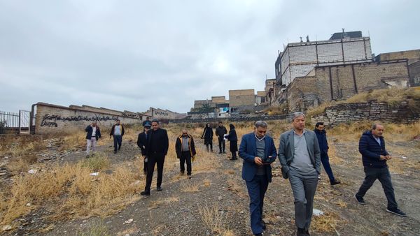 بازدید مدیرکل نوسازی مدارس جهت احداث مدرسه‌ای جدید در ناحیه۶ مشهد