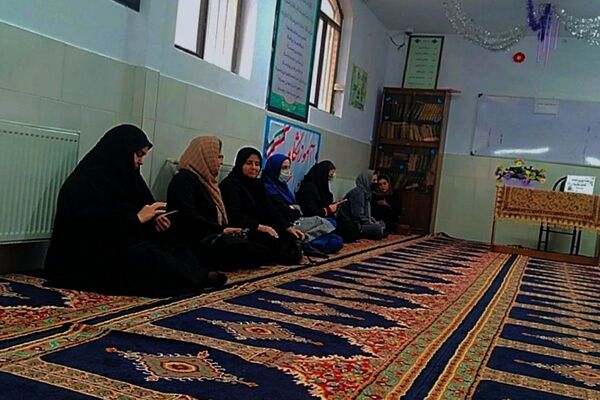 جلسه آموزش خانواده در دبیرستان پروین اعتصامی