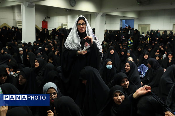 اولین شب مراسم عزاداری حضرت فاطمه‌زهرا سلام‌الله‌علیها در حسینیه امام خمینی(ره)