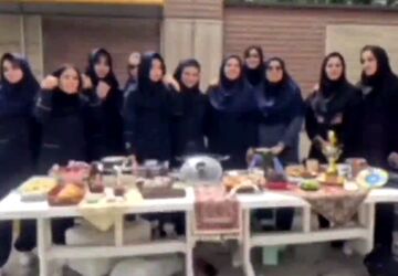بازارچه کسب و کار در دبیرستان فرزانگان ناحیه دو شهرری 