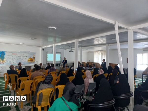 کارگاه آموزش خانواده در دبیرستان نمونه آیت‌الله خامنه‌ای