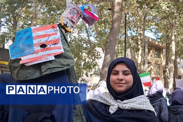 حضور پرشور دانش‌آموزان مدارس شهرستان دماوند، در راهپیمایی یوم‌الله ۱۳ آبان