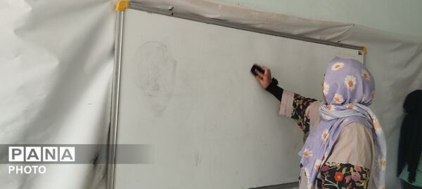 فعالیت گروه جهادی معلمان ناحیه چهار قم در روستاهای نیزار