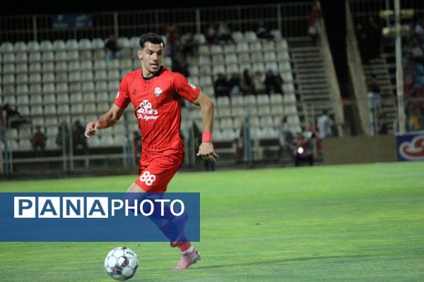 برد شیرین تراکتور در خانه مقابل آلمینیوم اراک