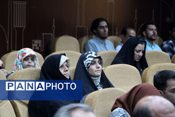 محفل قندشکن با طعم دفاع مقدس در یزد