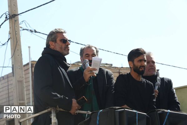 مراسم تشییع و خاکسپاری خلبان شهید مجید دلیریان در روستای صرم