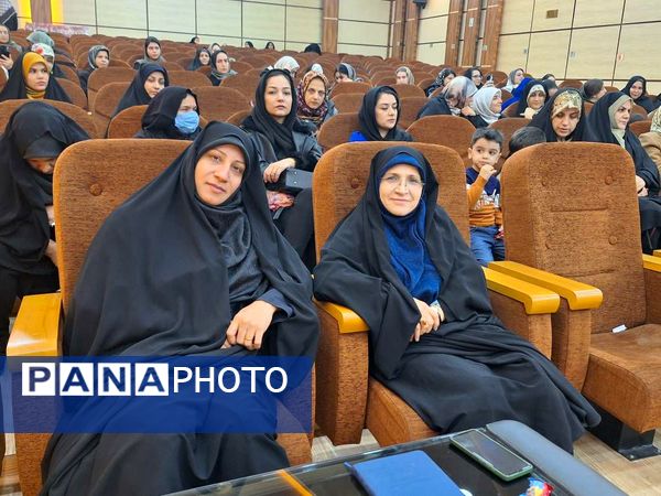 گرامیداشت معلمان و فارغ‌التحصیلان در دبیرستان شهید بابایی