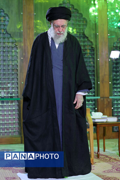 حضور رهبر معظم انقلاب در مرقد بنیانگذار جمهوری اسلامی ایران