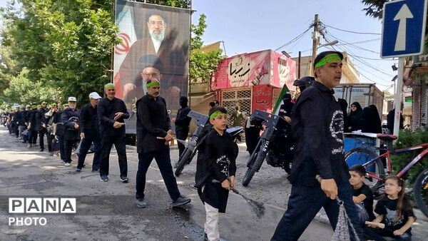 خیابان امام در روز تاسوعای حسینی حال و هوای دیگری میدهد 