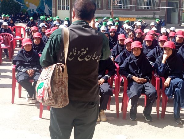 روایت گری جنگ تحمیلی هشت سال دفاع مقدس در دبیرستان دخترانه شاهد قدسیان 