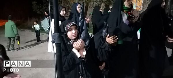 پنجاه و یک شب در کنار هم به عشق رهبر و وطن 
