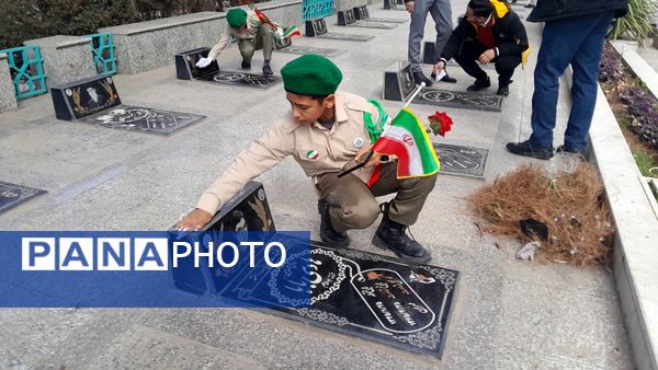 غبار روبی مزار شهدا نیشابور در هفته امور تربیتی