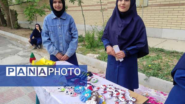 برپایی بازارچه کسب و کار در دبیرستان قلم‌چی۲ بن