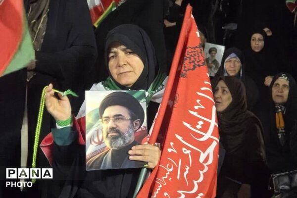 تداوم تجمعات مردمی در شهر گلستان
