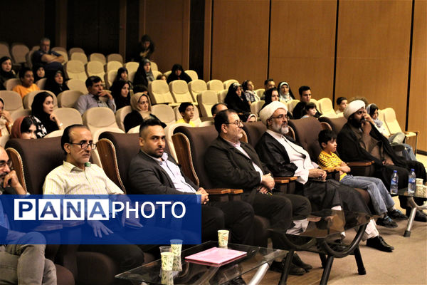 کارگاه نمایشنامه خوانی و نقد فیلم دفاع مقدس در قم