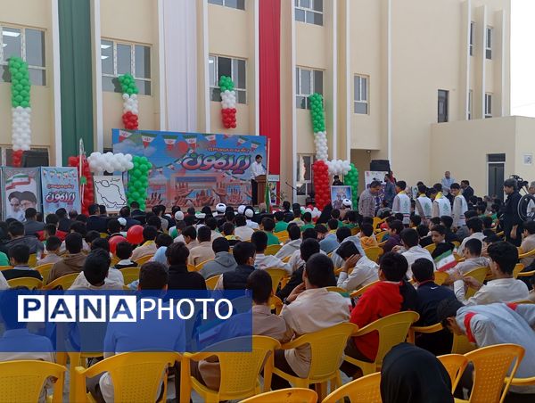 دهه فجر یادآور همبستگی و اتحاد مردم است