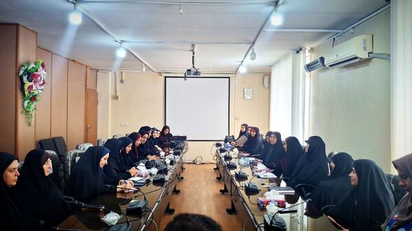 نشست بانوان ستادی با سرپرست آموزش و پرورش قائمشهر