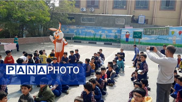بمناسبت روز جهانی کودک برپایی جشنواره صبحانه سالم در دبستان پسرانه سرافراز ناحیه۷ مشهد