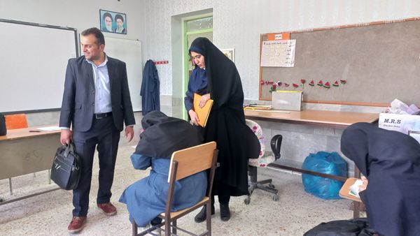بازدید سرپرست اداره آموزش و پرورش استثنایی استان از روند برگزاری امتحانات نوبت دوم