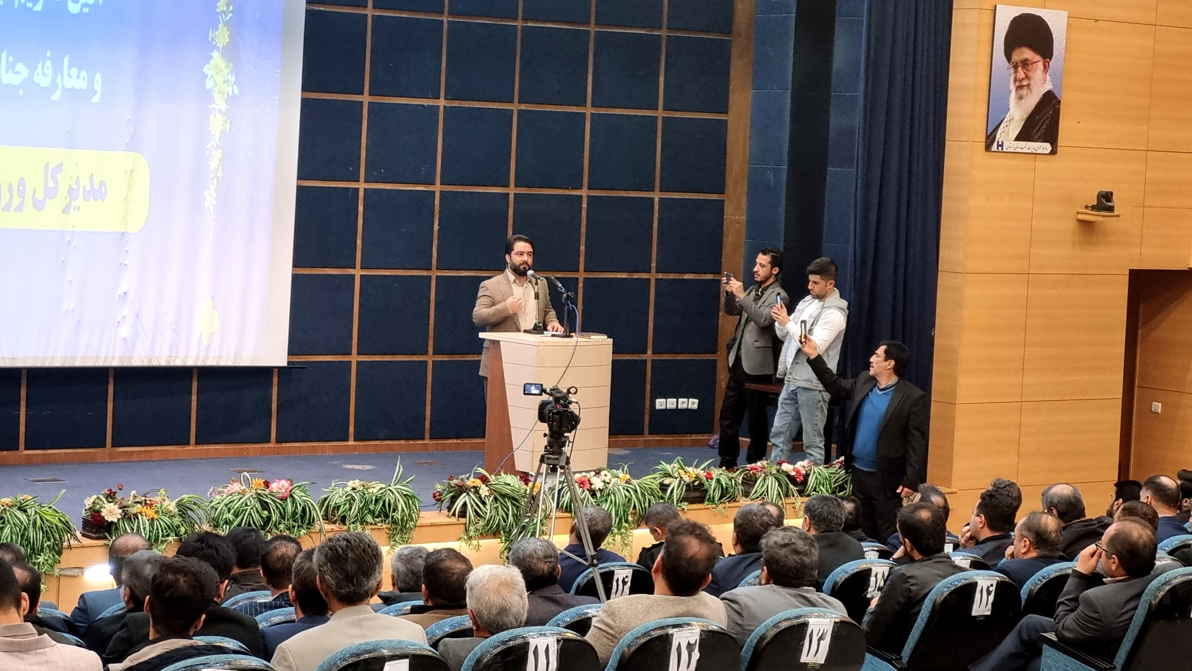  لزوم توجه به توسعه ورزش همگانی، قهرمانی و بانوان در لرستان