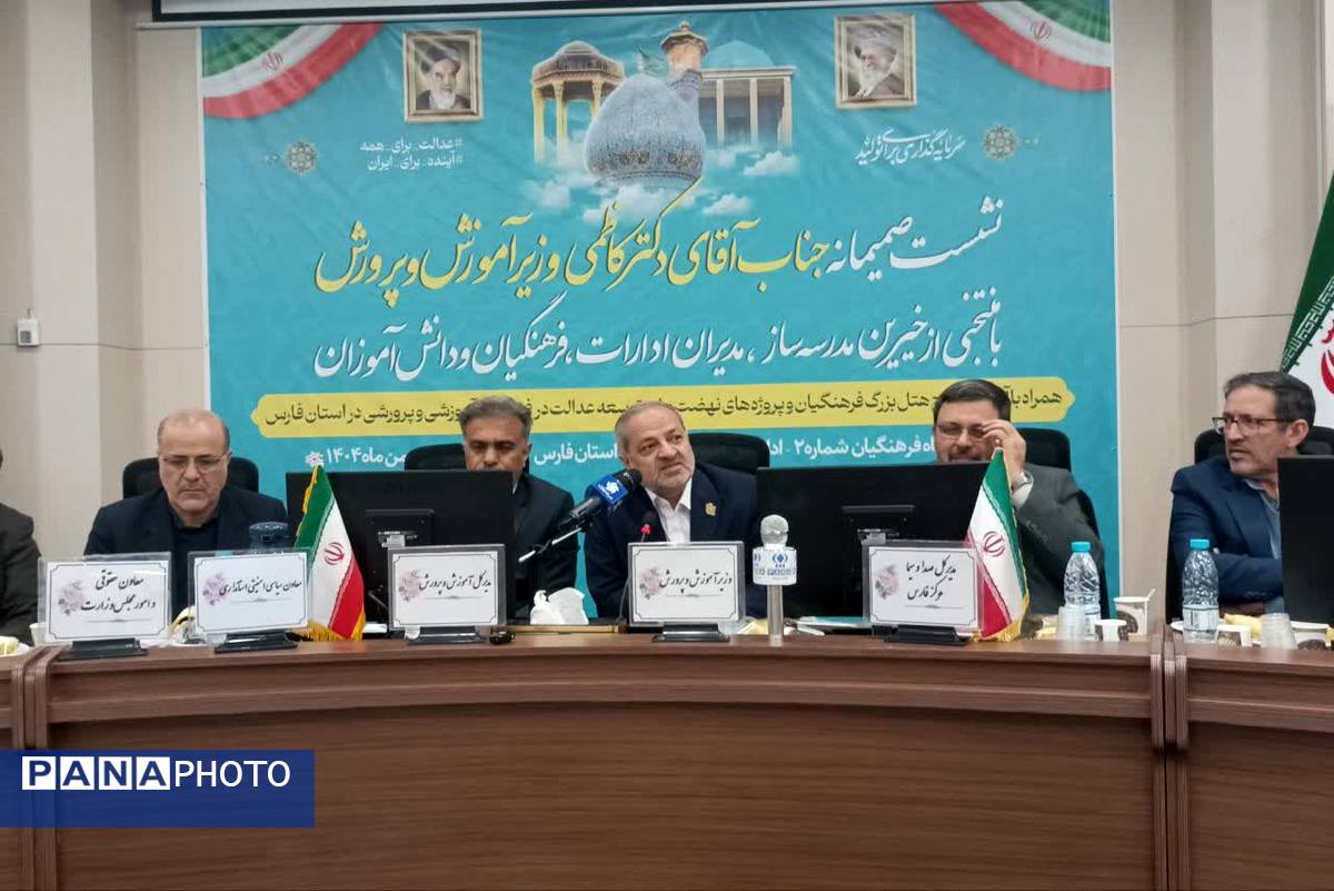 دیدار وزیر آموزش‌وپرورش با نماینده تشکل‌های دانش‌آموزی استان فارس