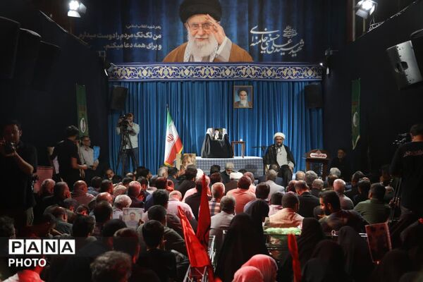 گردهمایی مردم همدان در پاسداشت مقام رهبر شهید انقلاب در رواق کشوردوست