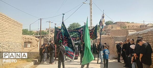 حرکت دسته های عزاداری در روستای فرشه